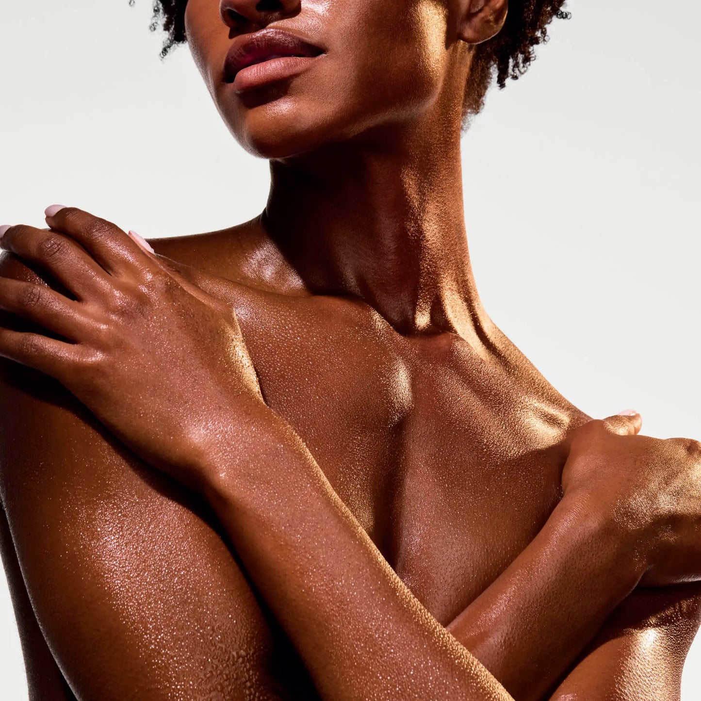 the-glow-getter-multi-oil-body-scrub-g0 NATR-40028-Alt-Image-The_Glow_Getter_Multi-Oil_Body_Scrub-06_1.webp
